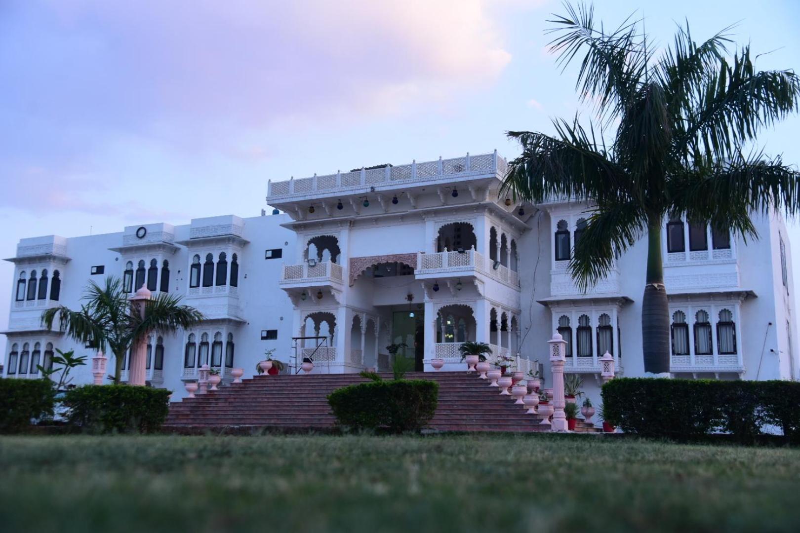 เตชะมาฮาล พาเลซ พัณฑิกุล Hotel Bandikui ภายนอก รูปภาพ